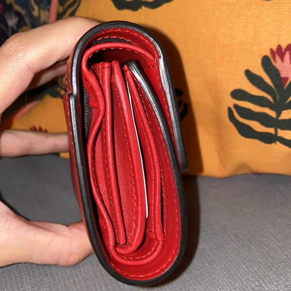 GUCCI Sylvie Leather Wallet - Picture 13 of 13